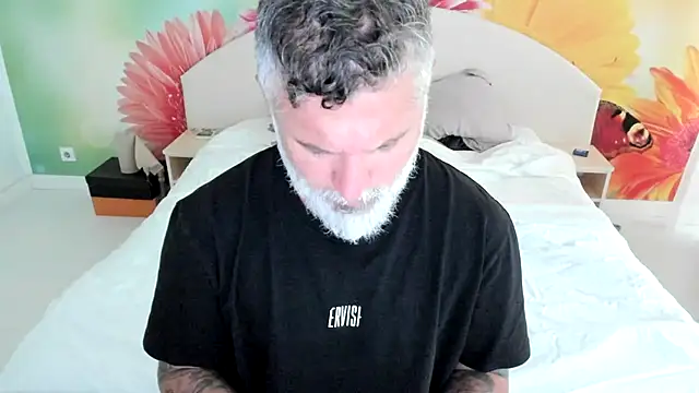 Snapshot of BlowMyXXL chatting on 11/16/25, 11:38 BlowMyXXL online show from 11/16/25, 11:38