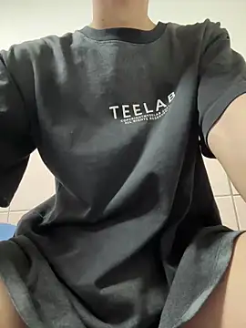 Snapshot of --Ying- chatting on 02/16/25, 05:15 --Ying- online show from 02/16/25, 05:15