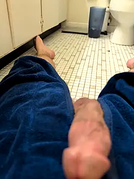 Snapshot of RandomGuy420lol chatting on 11/19/25, 08:25 RandomGuy420lol online show from 11/19/25, 08:25