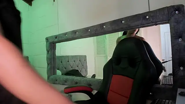 sarajhonson dl online show from 02/20/25, 08:03