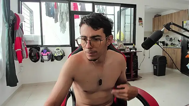 Snapshot of MauroD17 chatting on 04/11/26, 03:27 MauroD17 online show from 04/11/26, 03:27