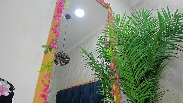 Ammy Connor1 online show from 04/15/26, 07:43