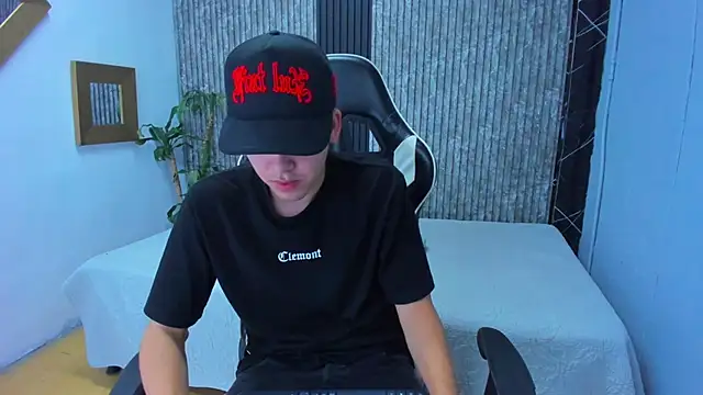 Mike 0233  online show from 11/01/25, 04:36