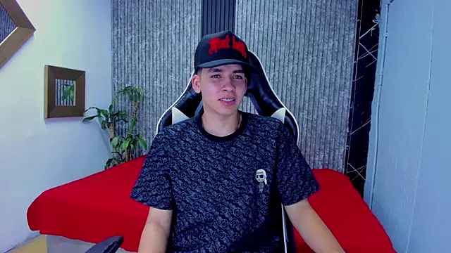 Mike 0233  online show from 11/18/25, 03:56