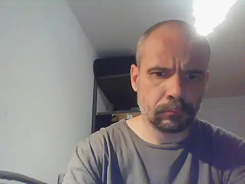 Snapshot of Franc113 chatting on 12/17/25, 04:24 Franc113 online show from 12/17/25, 04:24