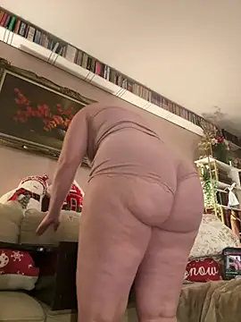 Snapshot of GingerSnap33 chatting on 12/15/24, 03:24 GingerSnap33 online show from 12/15/24, 03:24