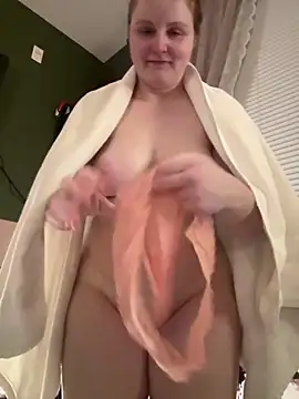 Snapshot of GingerSnap33 chatting on 01/28/25, 06:49 GingerSnap33 online show from 01/28/25, 06:49