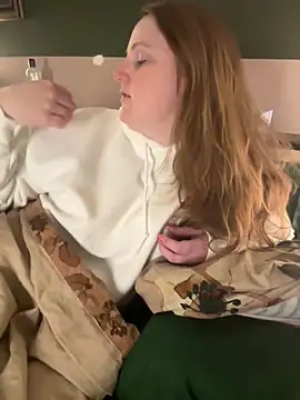 Snapshot of GingerSnap33 chatting on 02/11/25, 03:40 GingerSnap33 online show from 02/11/25, 03:40