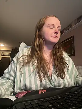 Snapshot of GingerSnap33 chatting on 03/09/25, 12:21 GingerSnap33 online show from 03/09/25, 12:21