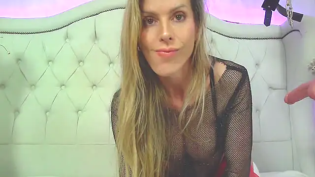 carolinesampaio online show from 11/09/25, 01:15