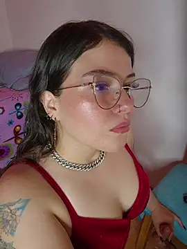 juli05star20 online show from 02/19/26, 04:30