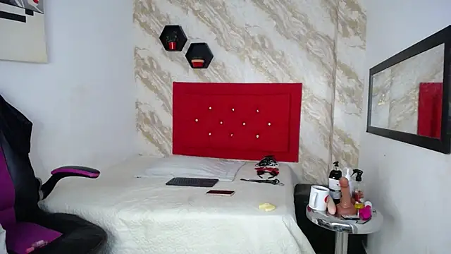 issa  love online show from 11/14/25, 12:26