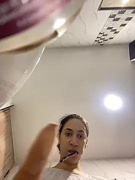 Snapshot of thaliacollins chatting on 01/17/26, 08:23 thaliacollins online show from 01/17/26, 08:23