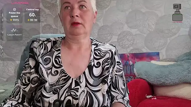 Snapshot of NicoleOlla chatting on 05/19/26, 01:33 NicoleOlla online show from 05/19/26, 01:33