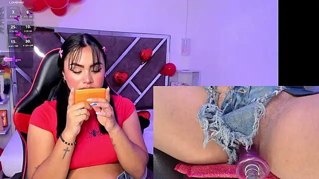 Snapshot of Alice_Roys chatting on 03/03/25, 01:53 Alice Roys online show from 03/03/25, 01:53