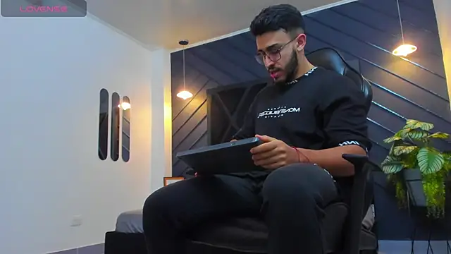 Liam Kleiin online show from 10/15/25, 11:21