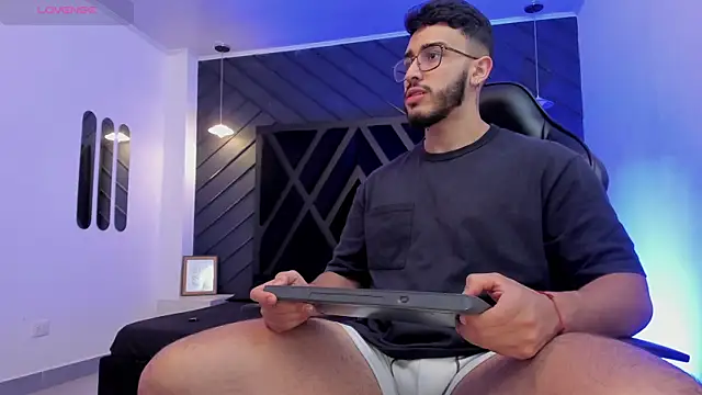 Liam Kleiin online show from 11/30/25, 01:48