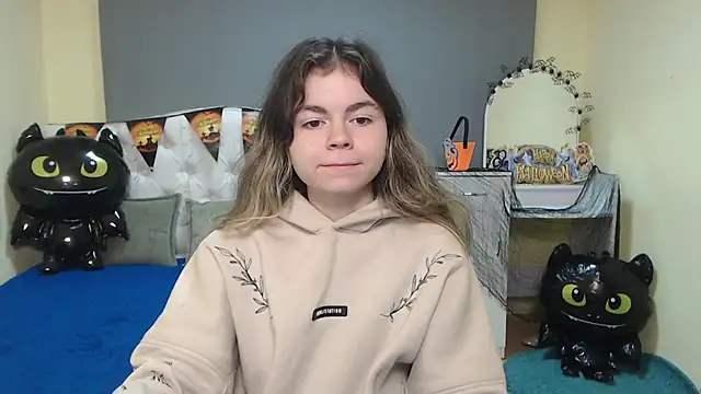 TinaRedly online show from 10/23/25, 06:02