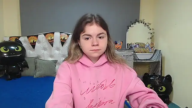 TinaRedly online show from 10/31/25, 06:47