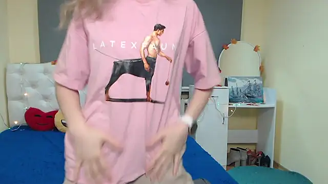 TinaRedly online show from 11/29/25, 06:33