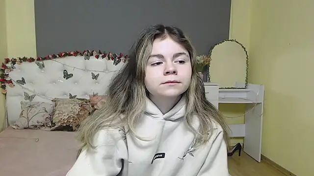 TinaRedly online show from 02/25/26, 06:45