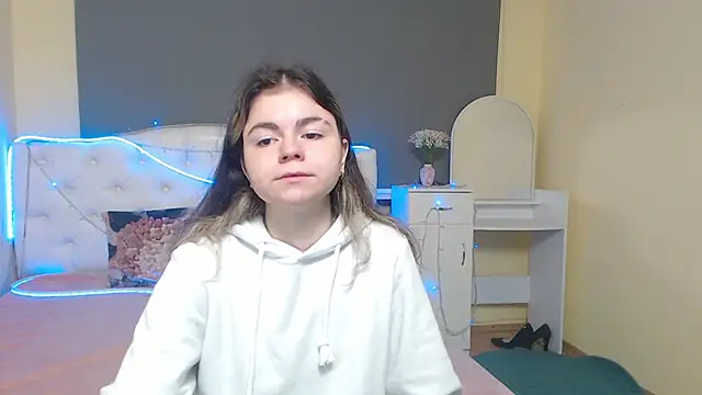 TinaRedly online show from 05/09/26, 05:23