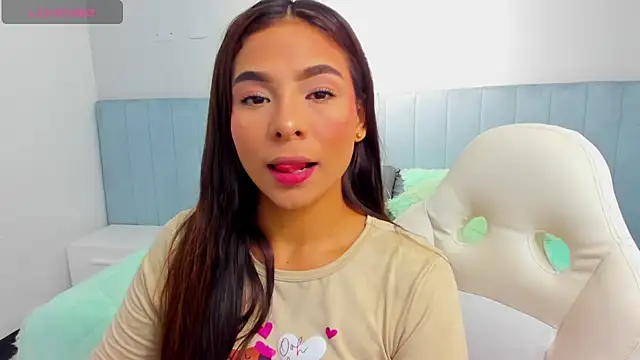 Snapshot of amira_cute2 chatting on 10/08/25, 10:46 amira cute2 online show from 10/08/25, 10:46