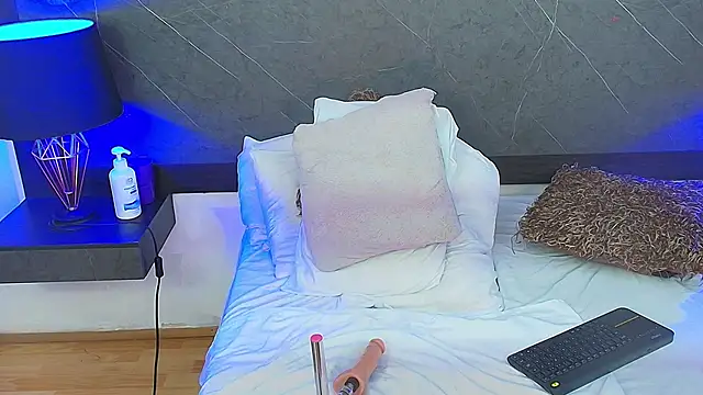 Snapshot of charlottebrowns_ chatting on 02/20/25, 06:46 charlottebrowns online show from 02/20/25, 06:46