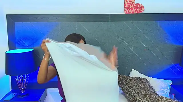 Snapshot of charlottebrowns_ chatting on 02/21/25, 12:06 charlottebrowns online show from 02/21/25, 12:06