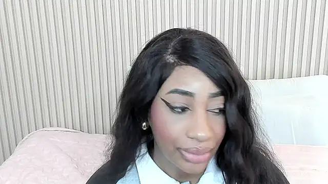 Snapshot of charlottebrowns_ chatting on 10/03/25, 12:02 charlottebrowns online show from 10/03/25, 12:02