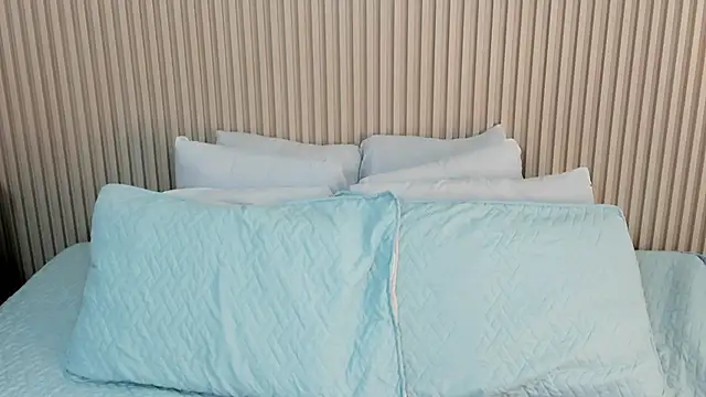 Snapshot of charlottebrowns_ chatting on 10/21/25, 12:17 charlottebrowns online show from 10/21/25, 12:17