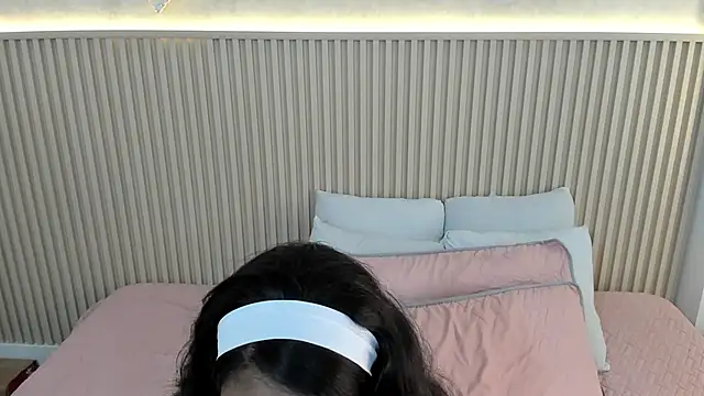 Snapshot of charlottebrowns_ chatting on 03/28/26, 12:05 charlottebrowns online show from 03/28/26, 12:05