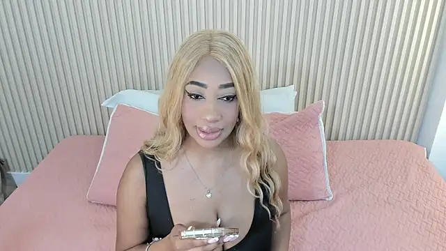 Snapshot of charlottebrowns_ chatting on 05/14/26, 12:34 charlottebrowns online show from 05/14/26, 12:34