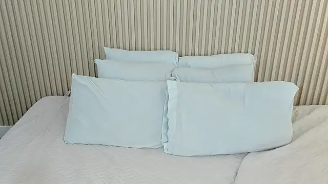 Snapshot of charlottebrowns_ chatting on 05/17/26, 04:25 charlottebrowns online show from 05/17/26, 04:25