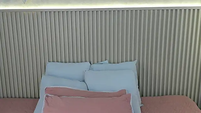 Snapshot of charlottebrowns_ chatting on 05/19/26, 12:55 charlottebrowns online show from 05/19/26, 12:55