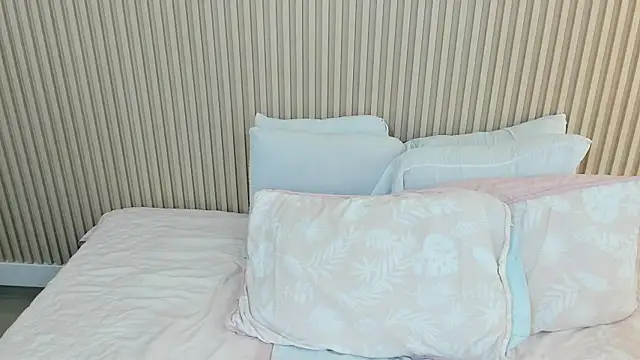 Snapshot of charlottebrowns_ chatting on 05/31/26, 05:09 charlottebrowns online show from 05/31/26, 05:09