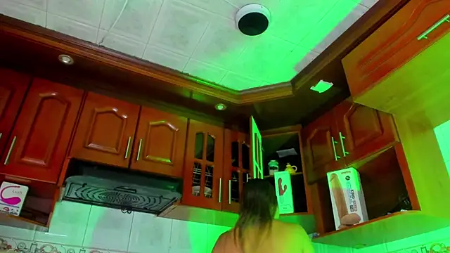 LaureenHills online show from 12/30/24, 03:36