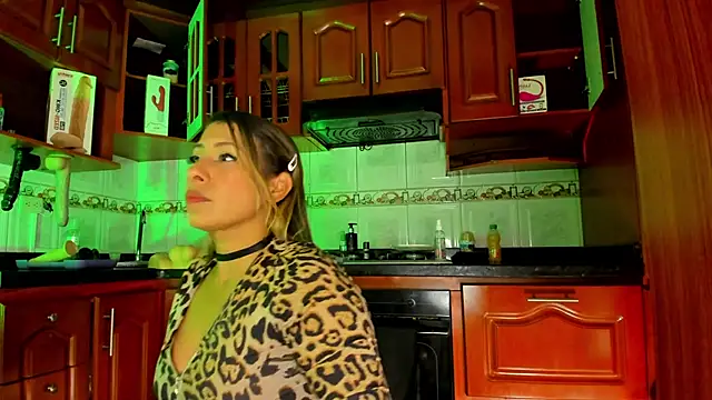 LaureenHills online show from 02/08/25, 02:58