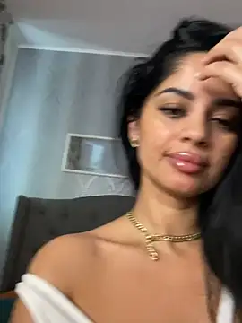 Snapshot of _adelle chatting on 06/29/26, 10:15 adelle online show from 06/29/26, 10:15