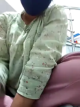 Snapshot of Archna-ji chatting on 12/31/24, 12:46 Archna-ji online show from 12/31/24, 12:46