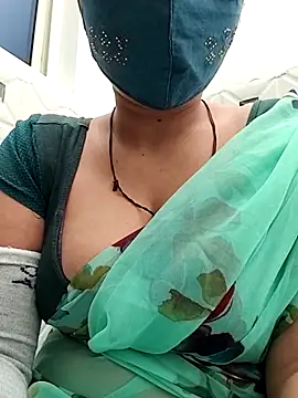 Snapshot of Archna-ji chatting on 03/05/25, 06:12 Archna-ji online show from 03/05/25, 06:12