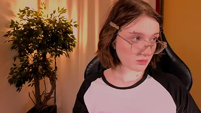 ELLIEJAY online show from 11/30/25, 05:11