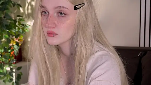 ELLIEJAY online show from 04/17/26, 05:21