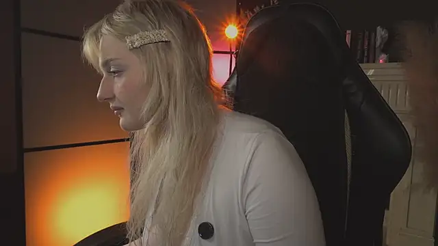 Snapshot of ELLIEJAY chatting on 06/19/26, 05:45 ELLIEJAY online show from 06/19/26, 05:45