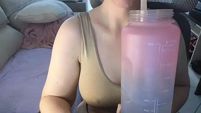 Snapshot of MommyLoveAanal chatting on 10/27/25, 03:27 MommyLoveAanal online show from 10/27/25, 03:27