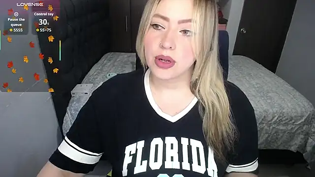 Snapshot of Valentina_St chatting on 11/26/25, 10:22 Valentina St online show from 11/26/25, 10:22