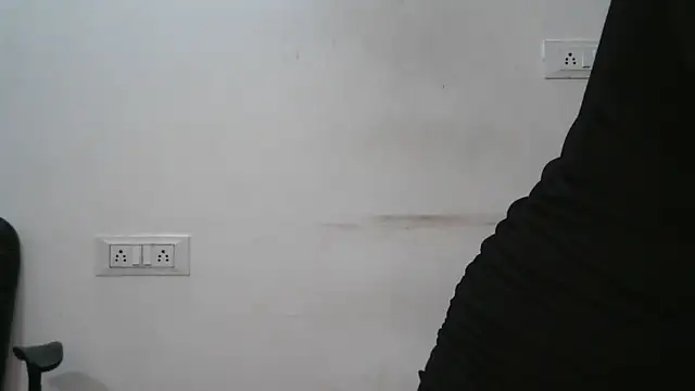 Snapshot of Suzie_darling chatting on 12/21/24, 05:47 Suzie darling online show from 12/21/24, 05:47