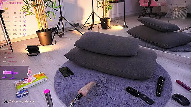 Snapshot of VanessaSimon chatting on 01/11/25, 09:26 VanessaSimon online show from 01/11/25, 09:26