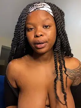 Snapshot of SexxyLunar chatting on 03/19/25, 05:52 SexxyLunar online show from 03/19/25, 05:52