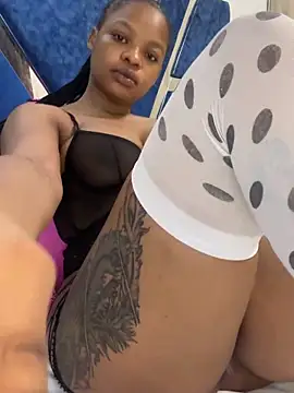 Snapshot of SexxyLunar chatting on 09/21/25, 12:56 SexxyLunar online show from 09/21/25, 12:56